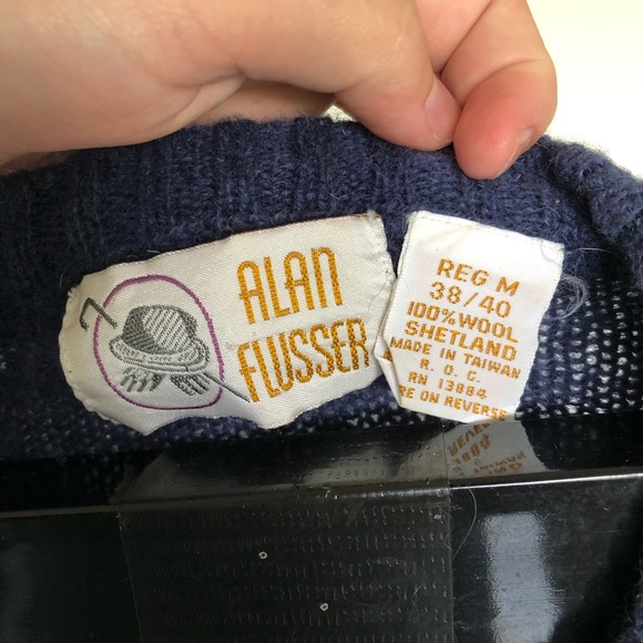 vintage sweater. - Picture 2 of 3